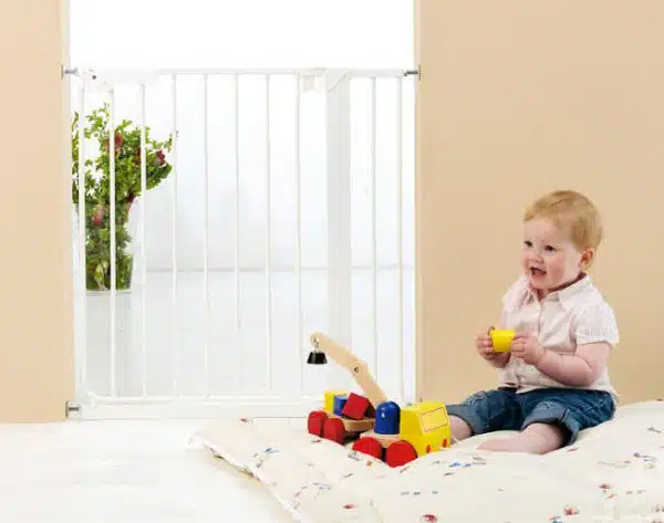 2366 babydan danamic biztonsagi ajtoracs 73 80 5 cm feher 1